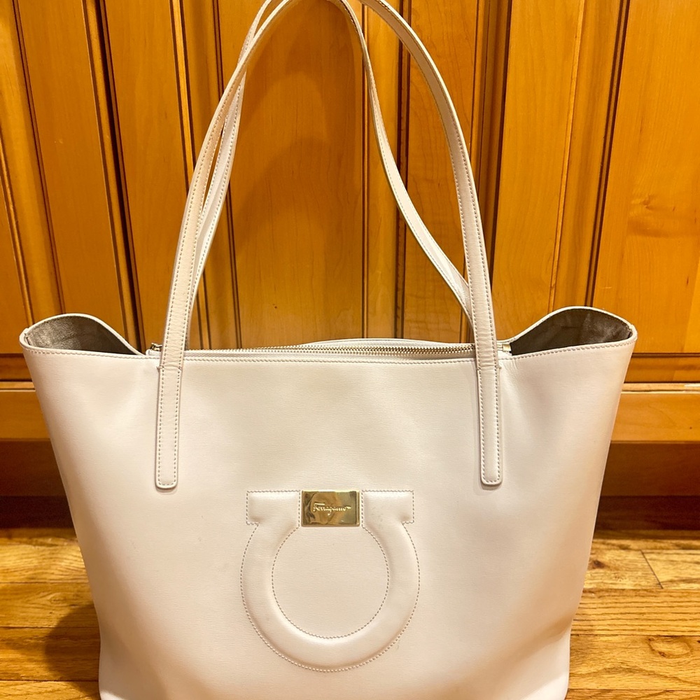 Authentic SALVATORE FERRAGAMO Gancini Medium Leather City Tote